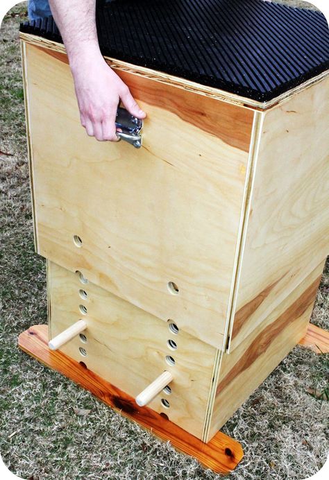 Plyo Box Diy, Diy Plyo Box, Diy Exercise Equipment, Homemade Gym Equipment, Home Made Gym, Diy Fitness, Diy Gym Equipment, Plyo Box, Home Gym Garage