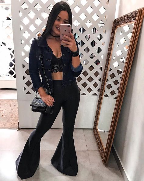 𝙲𝚕𝚘𝚜𝚎𝚝♡︎ (@closetpriscilapadua) • Instagram photos and videos Black Flare Jeans Outfit Aesthetic, Flare Jeans Outfit Aesthetic, Black Flare Jeans Outfit, Flare Jeans Outfit, Black Flare Jeans, Outfits Aesthetic, Jean Outfits, Bell Bottoms, Wide Leg Jeans