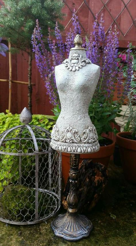 Mannequin Diy, Victorian Gothic Decor, Mannequin Decor, Antique Dress Form, Shabby Chic Diy Projects, Turkish Mosaic Lamp, Mannequin Art, Vintage Mannequin, Easy Diy Decor