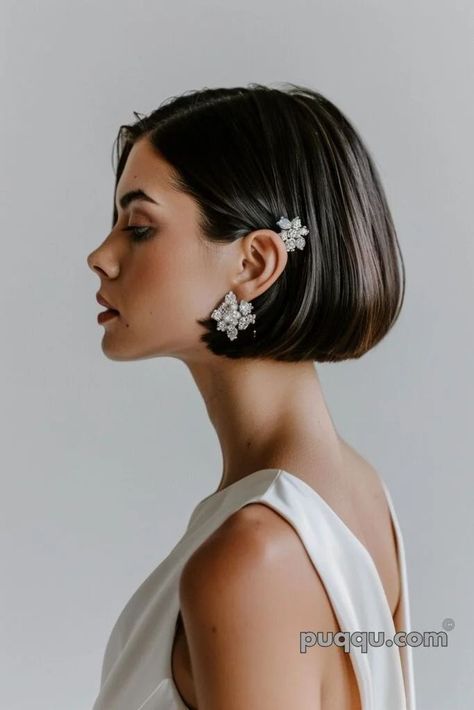 Diy Bridal Hair, Vintage Hair Pieces, Simple Wedding Gowns, Classic Updo, Simple Elegant Wedding, Fairy Tale Wedding Dress, Elegant Wedding Hair, Bridesmaid Hair Makeup, Trendy Hair Color