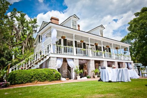 Charleston Wedding Venues, Tennessee Wedding Venues, Wedding Venue Los Angeles, Charleston Sc Wedding, Budget Bride, Smallest Wedding Venue, Cheap Wedding Venues, Wedding Venues Beach, Weddings By Color