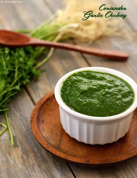 Coriander Garlic Chutney ( Kebabs and Tikkis Recipes) Pudina Chutney Recipe, Seekh Kebab Recipes, Spinach Puree, Desi Recipes, How To Make Spinach, Pav Recipe, Garlic Chutney, Chana Dal, Tomato Chutney