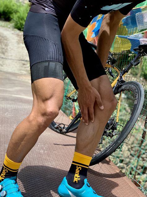 What's the difference between a pro and normally cyclist? For starters, legs!  #santic  #cycling  #riding  #bikelife Cycling Legs, Bike Life, Male Body, Mens Flip Flop, Cycling, Quick Saves