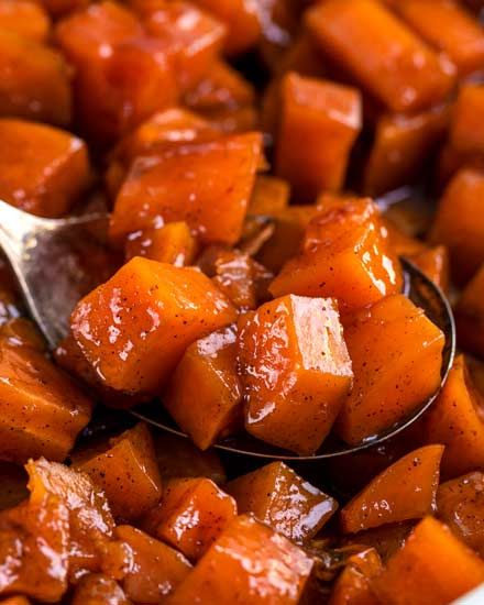 These candied yams have just the right amount of sweetness and warm spices, with a splash of bourbon! Great on any holiday table and so easy to make! Yams Recipe Candied Canned, Candies Yams, Yams Recipe Candied, Can Yams Recipe, Baked Candied Yams, Candied Yams Recipe, Canned Yams, Glazed Sweet Potatoes, Yam Or Sweet Potato