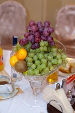 fruit in wine glass Decorating Cinder Block Walls, Wine Glass Crafts Diy, Wine Themed Wedding, Wine Glass Centerpieces, Rooted In Love, Large Flower Vases, Colored Wine Glasses, Fruit Centerpieces, Lighted Centerpieces