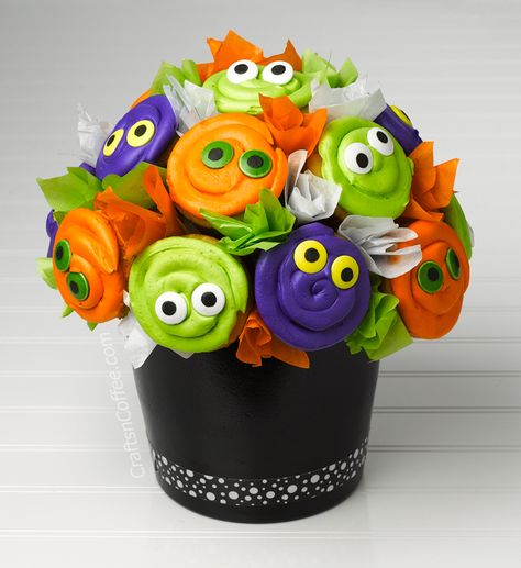 Hello! This is Sharon from Crafts ‘n Coffee, happy to be back with a DIY, Halloween Cupcake Bouquet! The first time I saw a Cupcake Bouquet, I was in awe. And then I made one and realized how easy it is to make a Cupcake Bouquet. It’s an impressive way to serve up cupcakes, and … Diy Halloween Cupcakes, Cupcake Bouquet Tutorial, Glitter Sensory Bottles, Garden Cupcakes, Halloween Pretzels, Little Monster Party, Halloween Tricks, Cupcake Bouquets, Halloween Foods