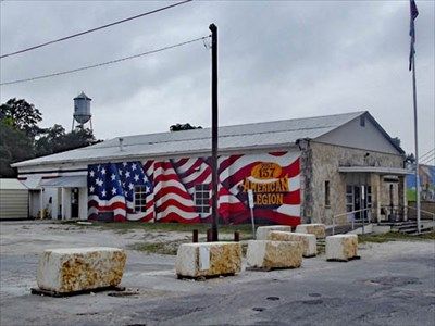 American Flag - Bandera, TX - Murals on Waymarking.com American Flag Mural, Flag Mural, Outdoor Murals, American Flag Painting, Army Poster, Sidewalk Art, Flag Painting, Gym Logo, Mural Ideas