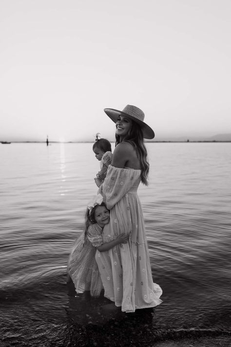 Beach Mothers Day Photos, Boho Beach Photoshoot Family, Mommy And Me River Photos, Mommy And Me Lake Pictures, Mommy And Me Beach Photo Shoot Mother Daughters, Auntie And Me Photoshoot, Mommy And Me Lake Photo Shoot, Beach Mother Daughter Photos, Motherhood Beach Photoshoot