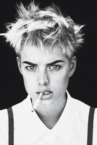 I love androgynous women Androgynous Girls, Androgynous Women, Agyness Deyn, Androgynous Look, Black And White Photograph, Androgynous Fashion, Celebrity Hairstyles, Hair Transformation, Style Icon