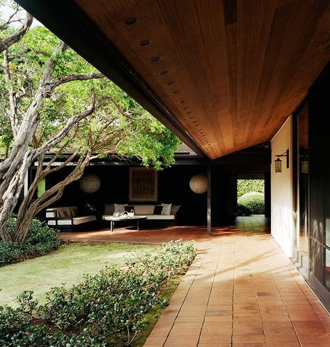 Courtyard House, Design Exterior, Japanese Architecture, Japanese House, Mid Century House, Design Case, Cheap Home Decor, Walkway, House Inspiration