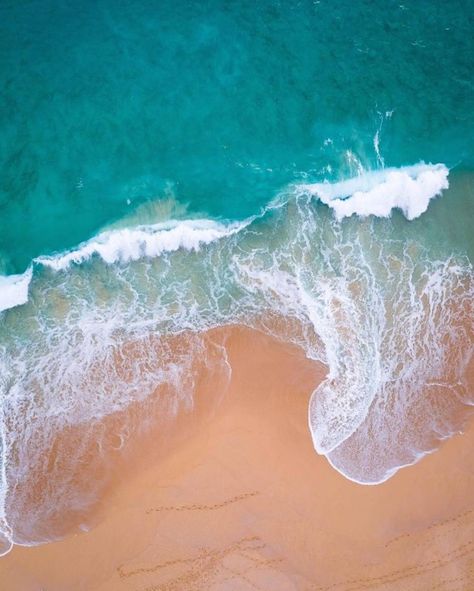 Beach Top View, Ocean Wallpapers, Aerial Beach Photography, Resin Beach, Waves Ocean, Aerial Drone, Beach Wallpaper, Ocean Painting, Beautiful Ocean