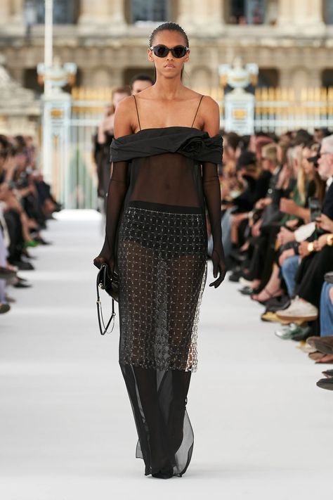 Peplum Maxi Dress, Layered Wedding Dresses, Sheer Chiffon Dress, Fashion Week Trends, Net Dress, Christian Siriano, Spring Summer 2024, Spring 2024, Issey Miyake