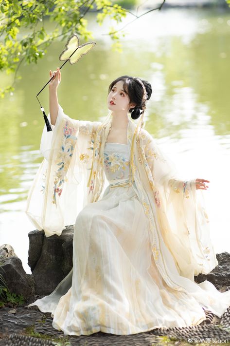 Chinese Hanfu Princesses, Hanfu Princess, Chinese Gown, Chinese Princess Dress, Chinese Clothing Traditional, Traditional Asian Dress, Hanfu Girl, Chinese Princess, Chinese Style Dress