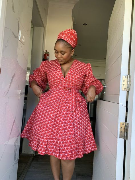 Phinifa Designs Latest, Modern Pedi Traditional Dresses, Modern Sepedi Traditional Dresses, Shweshwe Skirts For Makoti, Sepedi Traditional Dresses Yele, Shweshwe Dresses For Makoti 2022, Seshweshwe Dresses 2021, Wedding Attire For Women, Curvy Petite Outfit