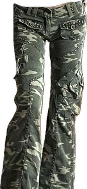 #styleinspiration #juicycouture #juicy #y2k #camo #cargos #camopants #cargopants #grunge #2000sfashion #2000s Camo Grunge Outfits, Low Rise Camo Pants, Cargo Pants 2000s, Army Pants Outfit, Camo Fits, 2000s Pants, Camo Cargos, Camo Print Pants, Cutout Pants