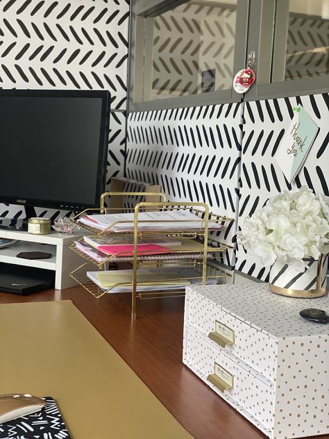 Front Office Desk Decor For Work, Reception Desk Organization Ideas, Reception Desk Organization, Cubical Office Space Ideas, Office Cubicle Decor Ideas, Office Cubical Decor, Cubical Ideas, Cubicle Inspiration, Decorate Cubicle At Work