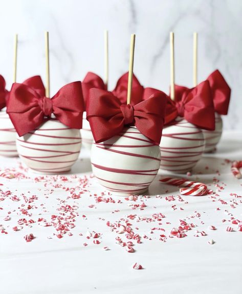 Candy Apples Diy, Gourmet Candy Apples, Taffy Apple, Candy Apple Recipe, Caramel Apples Homemade, Red Desserts, Chocolate Covered Apples, Gourmet Apples, Mini Dessert Cups