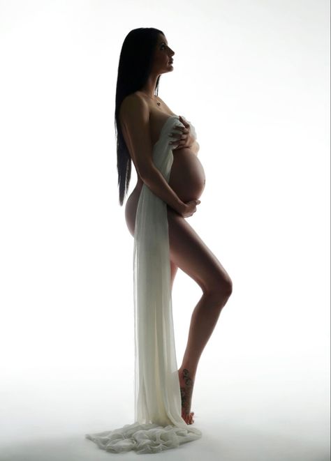 Pregnant Woman Photoshoot, Pregnant Photography Studio, Naked Pregnancy Photoshoot, Pregnant Lady Photoshoot, Nude Pregnancy Shoot, Maternity Budiour, Stylish Maternity, Pregnant Women, The Duff