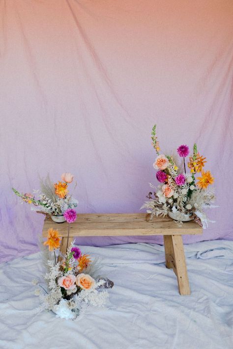 In home studio ideas! Fresh flowers and linen sheet backdrop. Pop of color! Maternity photos.  Tatiana Rose Photography Mommy And Me Poses, Bed Poses, Baked Gifts, Diy Photoshoot, Home Photo Studio, Gifts Aesthetic, Easter Mini Session, Boho Mother, Photography Studio Setup