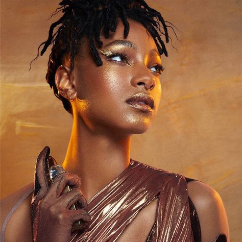 Willow Smith Alien Goddess, Dramatic Essence, Natural Eyeshadow Looks, Alien Goddess, Ethereal Essence, Perfume Genius, Willow Smith, Womens Fragrances, Doja Cat