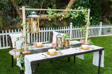 @kennethwingard takes you dinner table décor to another level with his stunning table trellis! Backyard Table Decor, Home And Family Crafts, Backyard Table, Building A Trellis, Diy Table Top, Diy Outdoor Table, Diy Trellis, Patio Party, Dinner Table Decor