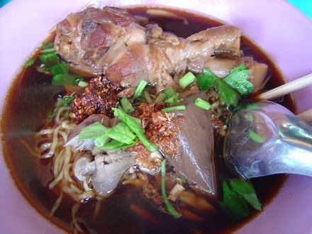 Kuay Tiaw Ped ( Duck Noodle Soup ) | Thai noodles and snacks Duck Noodle Soup, Soup Thai, Thai Noodles, Asian Noodles, Duck Recipes, Star Anise, Thai Recipes, Noodle Soup, Frying Pan