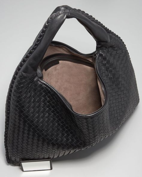 Bottega Hobo, Girl Gym Aesthetic, Old Money Girl, Aesthetic Night Life, Bottega Veneta Hobo Bag, Fashion Week Nyc, Golden Outfit, Bottega Bag, It Girl Aesthetic