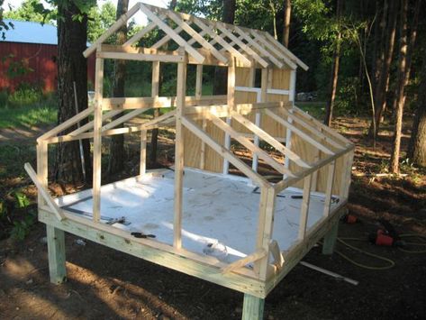 Click this image to show the full-size version. Design Chicken Coop, Chicken Equipment, Chicken Projects, Chicken Coop Designs Diy, Chicken Coop Backyard, Poultry Farm Design, Hen Houses, Chicken Shed, Chicken Barn