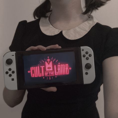 Goth Nintendo Switch, Horror Game Girl Aesthetic, Gamer Girl Aesthetic, Gothic Games, Horror Protagonist, Gaming Nintendo, Cult Of The Lamb, Comfy Vibes, Tumblr Grunge