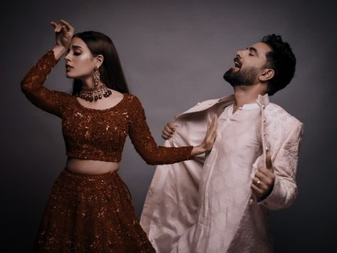 Couple Gown Photoshoot, Sangeet Poses For Couple, Sangeet Couple Poses, Roka Poses, Engejment Couple Pic, Reception Couple Shoot, Engagement Poses For Couple, Yasir Hussain, Engagement Portraits Poses