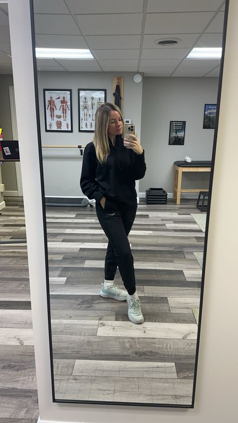 Physical therapist assistant outfit for an outpatient orthopedic clinic. Outfit reflects a fall/winter outfit. #saucony #hoka #amazonmusthaves #popsockets #casetify Physical Therapist Student Aesthetic, Chiropractic Assistant Outfit, Physical Therapist Assistant Outfit, Pt Tech Outfit, Chiropractor Outfit Women, Occupational Therapy Work Outfits, Pediatric Therapist Outfit, Physical Therapist Work Outfits, Physical Therapist Outfits Women