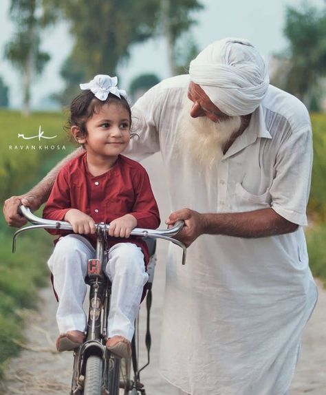 Bapu Pics, Dad Son Photography, Father Son Photography, Father Son Tattoo, Punjab Culture, Punjabi Culture, Friendship Photography, Father Photo, Punjabi Couple