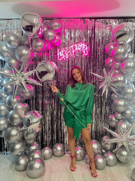 Disco Theme Party, 70s Disco Party, Silver Balloons, Disco Birthday Party, Disco Party Decorations, 21st Party, Disco Theme, Bday Party Theme, Prom Theme