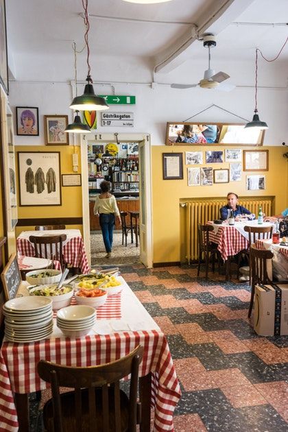 Italian Bar Design Interiors, Classic Italian Restaurant Design, Italian Trattoria Interior, Italian Trattoria Design, Italian Pizzeria Interior, Pizzeria Design Interior Italy, Italian Bar Design, Trattoria Design, Old Italian Restaurant