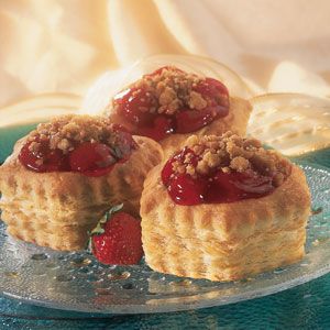 These individual fruit tarts, topped with a cinnamon crumb topping, are so easy!  Prepared puff pastry shells and canned fruit pie filling help to make these tarts simply delicious. Comments Tart Puff Pastry, Puff Pastry Shells, Puff Pastry Recipe, Fruit Pie Filling, Pepperidge Farm Puff Pastry, Puff Pastries, Fruit Tarts, Pastry Recipe, Stuffed Shells Recipe