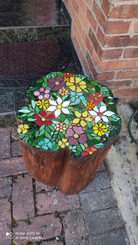 Mosaic Art Diy, Mosaic Garden Art, Mosaic Art Projects, Mosaic Tile Art, Glass Mosaic Art, Art Nouveau Floral, Mosaic Garden, Simple Acrylic Paintings, Mosaic Projects