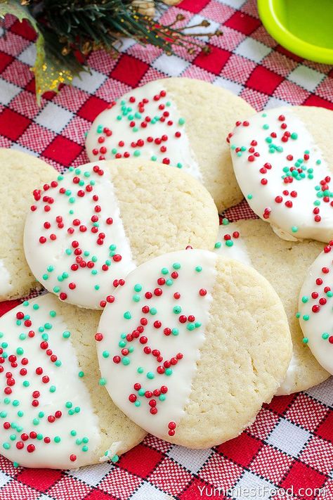 44 Easy Christmas Sugar Cookies - Recipes & Decorating Ideas for Holiday Sugar Cookies Chocolate Dipped Sugar Cookies, Dipped Sugar Cookies, Easy Christmas Cookies Decorating, Christmas Sugar Cookie Recipe, Cookie Exchange Recipes, Dipped In Chocolate, Dipped Cookies, Christmas Cookies Easy, Xmas Cookies