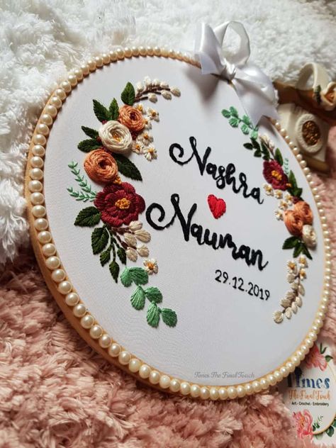 Couple Name Embroidery, Hoop Embroidery Ideas, Name Embroidery Hoop, Crochet Pins, Wedding Embroidery Hoop, Embroidery Hoop Decor, Embroidery Hoop Art Diy, Couple Name, Wedding Hoop