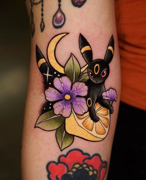 𝚋𝚛𝚘𝚘𝚔��𝚎 on Instagram: “umbreon 🍋🌓 from my Pokémon Produce flash ✨ thanks so much for the trust Susana and for sitting so well through that spicy elbow ditch 🔥💪🏼…” Music Tattoo Sleeves, Inner Forearm Tattoo, Nerd Tattoo, D Tattoo, Bow Tattoo, Pokemon Tattoo, Beautiful Tattoo, Pin Up Tattoos, Line Art Tattoos