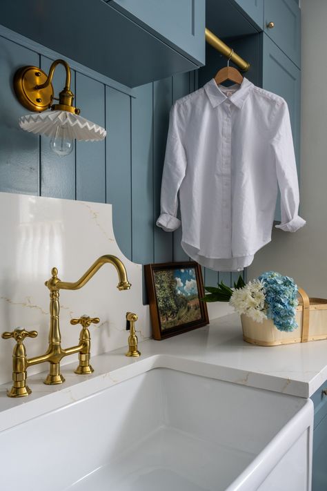 Coralee Monaghan Interiors - Rural Laundry Room British Laundry Room, Nancy Meyers, Coach House, Colonial House, Red Oak, Laundry Room, Rustic Decor, Pantry, Service Design