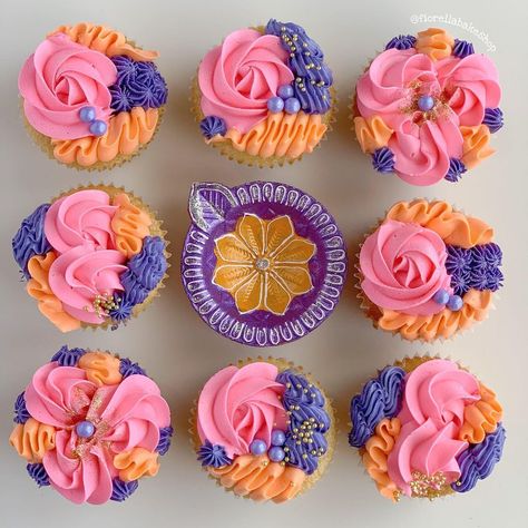 Elisha | Buttercream Queen🌸 on Instagram: “✨ 𝑯𝒂𝒑𝒑𝒚 𝑫𝒊𝒘𝒂𝒍𝒊 ✨ ⠀⠀⠀⠀⠀⠀⠀⠀⠀ ——————————————————————— ⠀⠀⠀⠀⠀⠀⠀⠀⠀ Diwali is Indian’s biggest holiday of the year! It is a Festival of Lights…” Diwali Cupcake Ideas, Diwali Cupcakes, Crazy Cupcakes, Cupcake Inspiration, Cupcake Decorating, Festival Of Lights, Sweet Shop, Butter Cake, Food Dessert