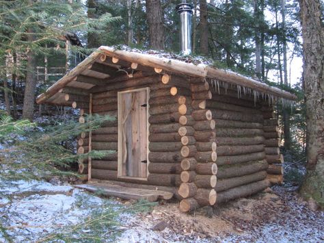 Diy Cabins, Fancy Fence, Small Wood Stove, Cabin Storage, Building A Sauna, Wilderness Cabins, Eco Construction, How To Build A Log Cabin, Rustic Cabins