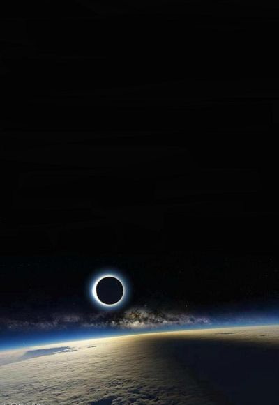 . Advantages Of Solar Energy, Space Artwork, Space Pictures, Amazing Spaces, Earth From Space, Space Stars, To Infinity And Beyond, Space And Astronomy, Solar Eclipse