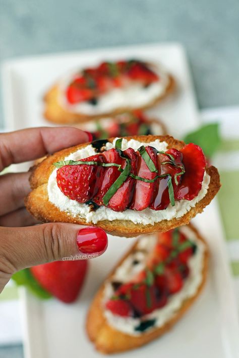 Strawberry Balsamic Bruschetta - Emily Bites Jello Worms, Balsamic Bruschetta, Witch Fingers, Emily Bites, Halloween Appetizer, Strawberry Balsamic, Cheese Baked, Halloween Appetizers, Halloween 20