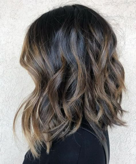 Rock Shorter Hair This Summer - COWGIRL Magazine Long Bob Wavy Hair, Wavy Bob Haircuts, Wavy Lob, Wavy Bob Hairstyles, Wavy Bob, Long Bob Haircuts, Natural Wavy Hair, Lob Haircut, Haircuts For Wavy Hair