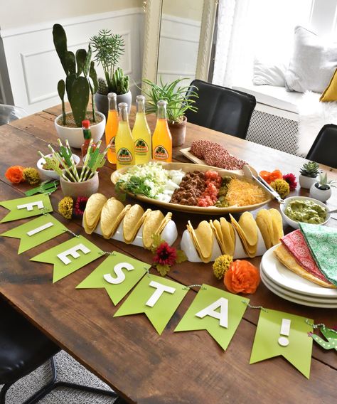 Taco Table Party Ideas, Taco Decorations, Taco Tuesday Birthday, Taco Night Ideas, Taco Table, Taco Bar Ideas, Cinco Party, Party Tacos, Taco Party Decorations