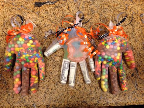 Candy in rubber gloves! Cute for Halloween!! Rubber Gloves, Care Package, Halloween Pictures, Halloween Candy, Halloween Treats, Birthday Candles, Gloves, Holiday Season, Candy