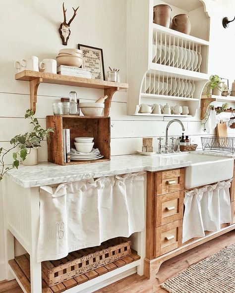 French Country Kitchens, Cottage Kitchens, Diy Kitchen Storage, Chic Kitchen, Shabby Chic Kitchen, Cottage Kitchen, Kitchen Styling, Rustic Kitchen, Country Kitchen