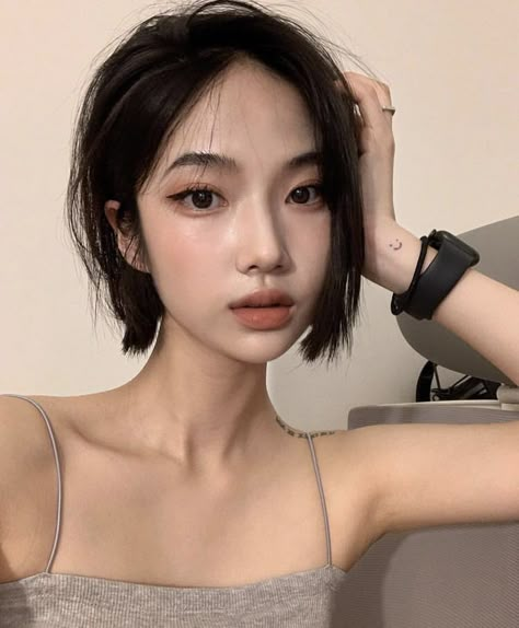 Sind Curtain Bangs, Was Sind Curtain Bangs, Oval Face Makeup, Hair Clips Aesthetic, Vlog Aesthetic, Nose Makeup, Korean Short Hair, 사진 촬�영 포즈, Creative Hairstyles