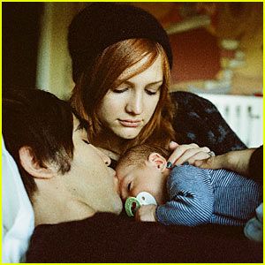 Cute family photo- baby Happy Early Birthday, Drunk History, Men And Babies, Cute Family Photos, Family Photos With Baby, Ashlee Simpson, Dream Pop, Baby Inspiration, Pete Wentz